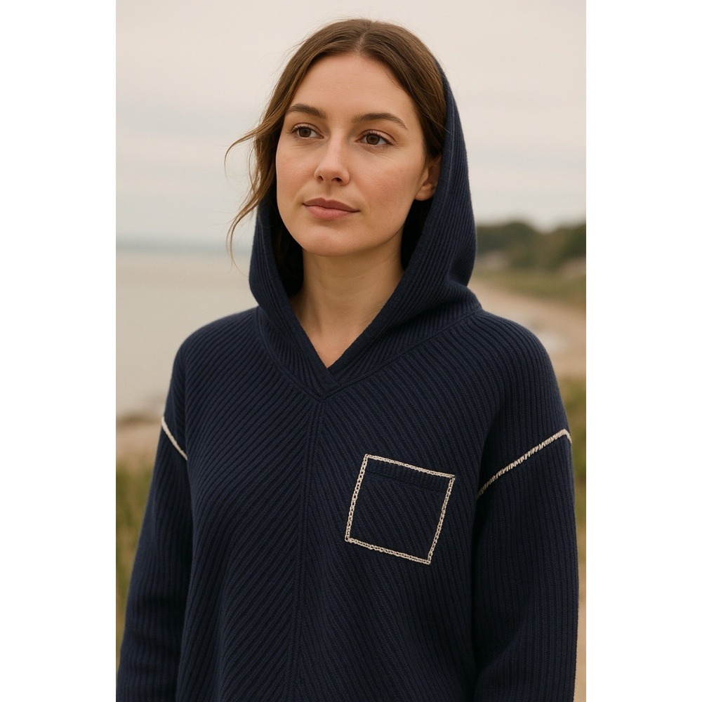 Laura Ashley Lundy Island M Hooded Sweater Coastal Quiet Luxury New England Prep